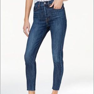 Raw-Hem Levi’s Skinny Wedgie Blue Jeans (Size 25)